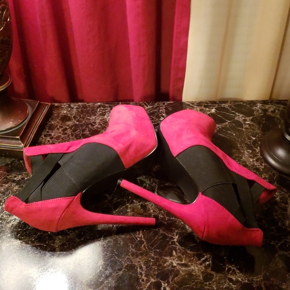 SHOES - Picture 3 of 7